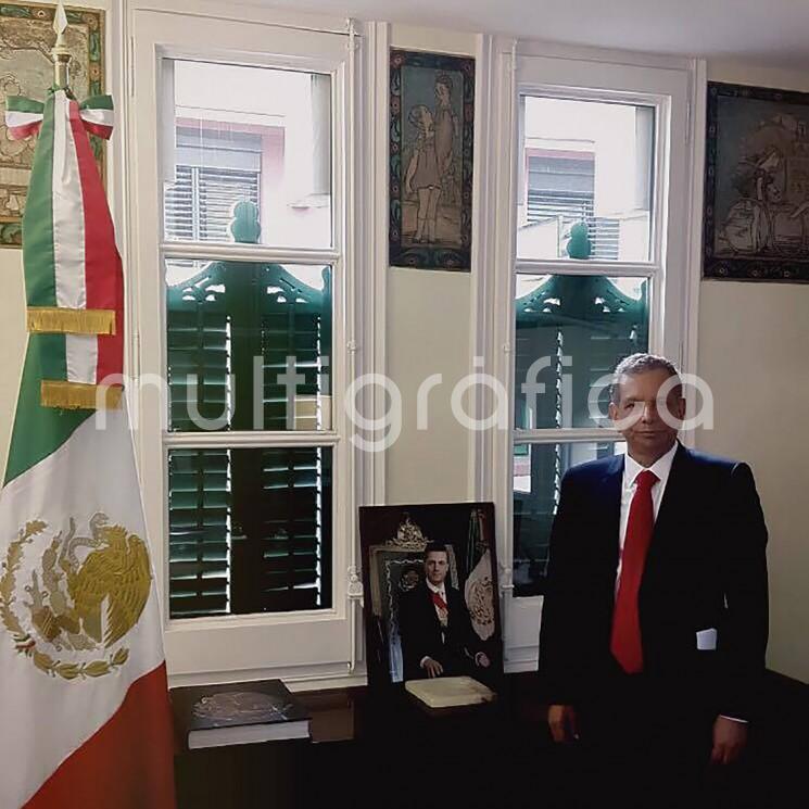 La Secretaría de Relaciones Exteriores informó que Fidel Herrera Beltrán, quien se venía desempeñando como Cónsul de México en Barcelona, presentó su renuncia con carácter de irrevocable este fin de semana.  
