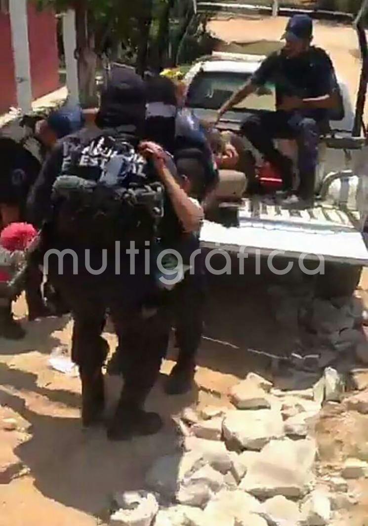Un menor de edad resultó lesionado durante un tiroteo en la colonia México, municipio de Las Choapas; Al lugar arribaron elementos de la Policía Municipal y del Ejército Mexicano. 