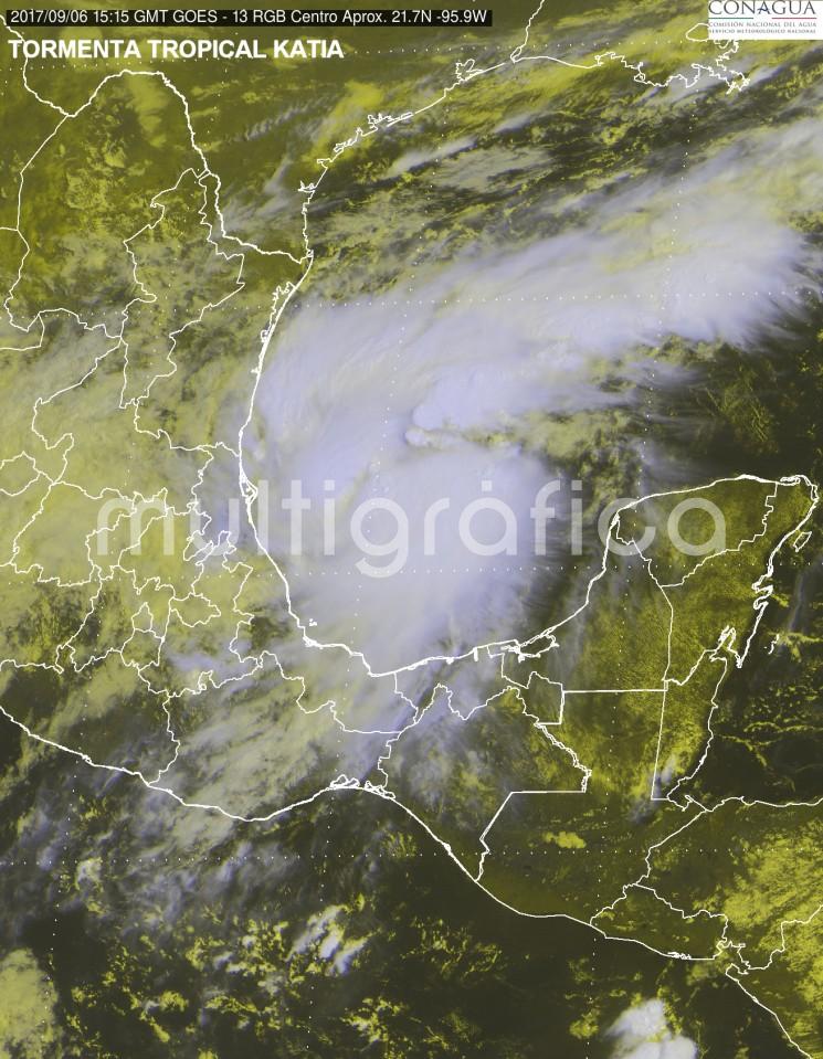 Katia evolucionó de tormenta tropical a huracán categoría 1 en la escala Saffir-Simpson. A las 16:00 horas, tiempo del centro de México, se localizó en el occidente del Golfo de México, aproximadamente a 295 kilómetros (km) al este de Tampico, Tamaulipas, y a 300 km al nor-noreste de Veracruz, Veracruz. 