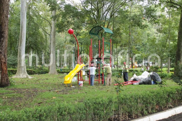 Nuevos módulos de juegos infantiles están siendo instalados en el parque Los Berros de Xalapa, una necesidad debido a que la población infantil que visita este espacio también, como la ciudad, ha crecido. 