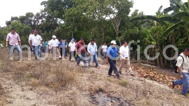 El alcalde de Papanla, Mariano Romero González, realizó un recorrido por un predio que durante años había sido solicitado por los habitantes de esta comunidad para ser utilizado como cementerio, por lo que luego de una serie de tramites por la actual administración, esto será una realidad. 