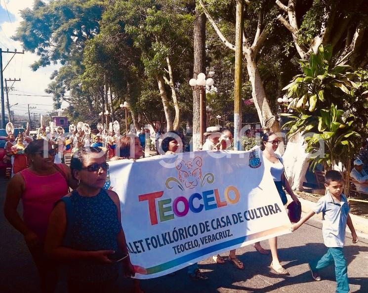 Con éxito la tarde de este sábado se llevó a cabo el tercer Festival Folklórico Internacional en la ciudad de Teocelo, Veracruz, en la explanada del Palacio Municipal, lugar donde se congregaron cientos de personas a disfrutar. 