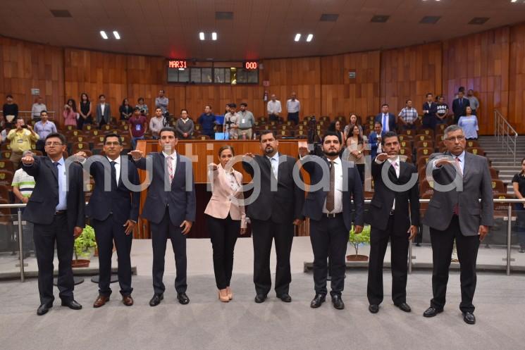 Tras aprobarse los nombramientos, por mayoría calificada, la Mesa Directiva, presidida por la diputada María Elisa Manterola Sainz, les tomó la protesta de Ley. 