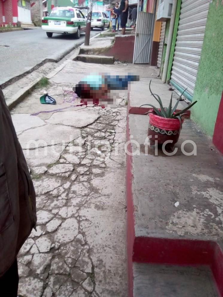 Un mecánico conocido como <em>El May</em>, fue asesinado de varios disparos este mediodía de martes en la avenida Ébano, ante decenas de testigos que por allí transitaban. Los hechos presuntamente por negarse al pago de piso.  