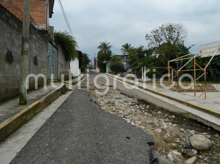 Colonos esperan que sus calles sean atendidas, toda vez que durante pasada administración fueron engañados.
