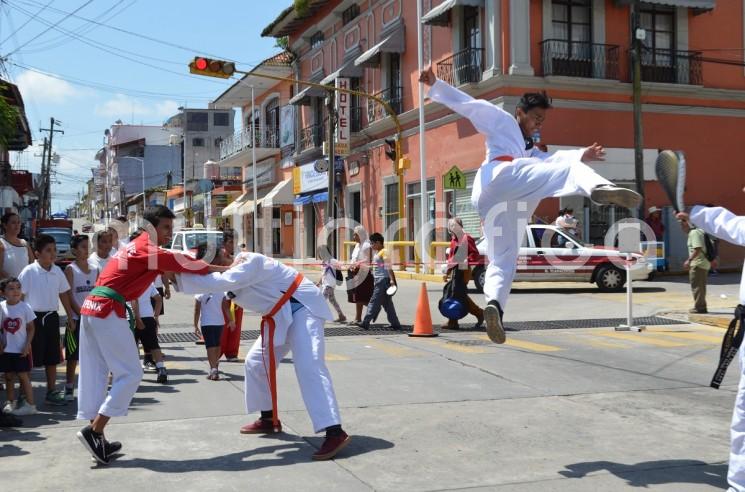 Taekwondo es una opción para niños y jóvenes, además de que las mujeres pueden aprender técnicas de defensa personal.

