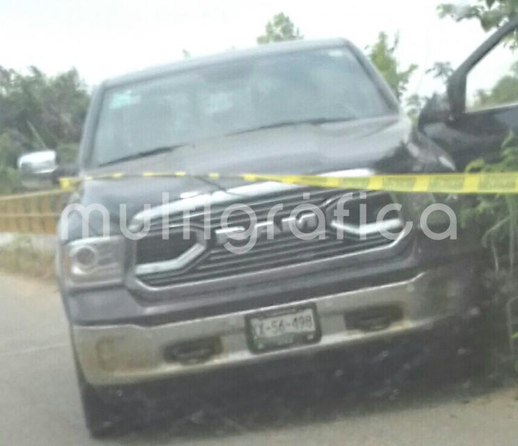 La mañana de este jueves una camioneta particular fue encontrada abandonada sobre la Carretera Estatal que conduce de la ciudad de Juan Rodríguez Clara con la comunidad Nopalapan.Según comentarios, la camioneta era conducida por el empresario piñero y ganadero Santiago Barrientos Toledo, conocido como Chago Barrientos, 