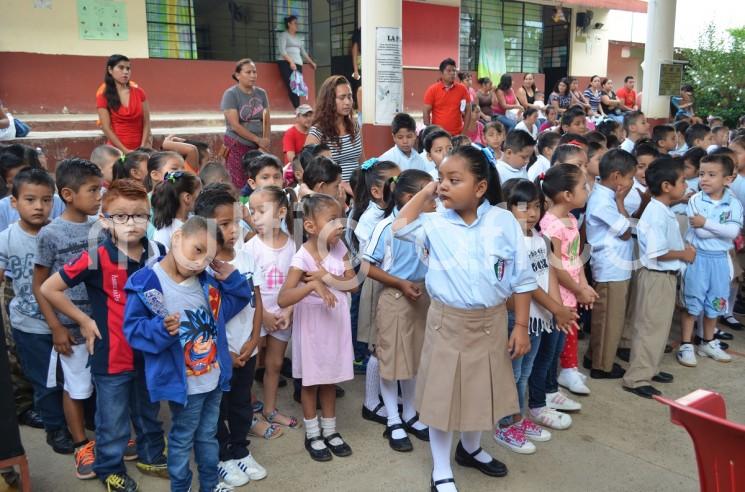 Se duplicará el número de becas para el 2019 en Tlapacoyan.
