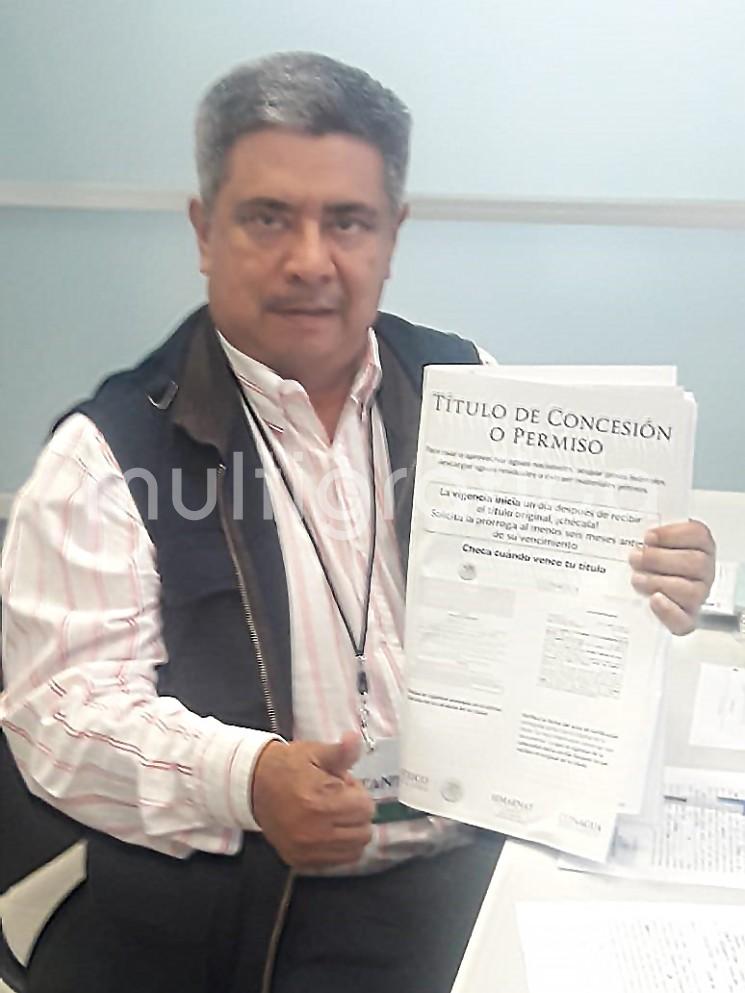 El Alcalde de Teocelo, Mario Antonio Chama Díaz, recibió este viernes 21 Títulos de Concesión o Permisos para el uso o aprovechamiento del agua de afluentes que dotan de este vital líquido a dicho municipio, de parte de la Comisión Nacional del Agua (CONAGUA).