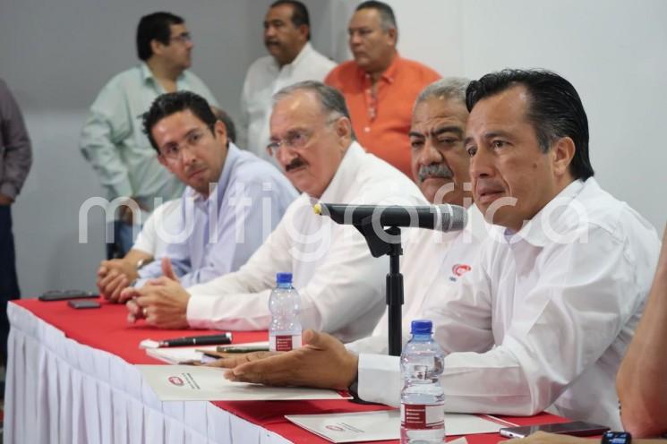 El gobernador electo de Veracruz adelantó que al tomar posesión enviará una iniciativa al Congreso del Estado de Veracruz para que se revise la concesión otorgada al Grupo MAS, debido a su incumplimiento  en el mantenimiento de la red pluvial y su responsabilidad  en la inundación de  Veracruz. 