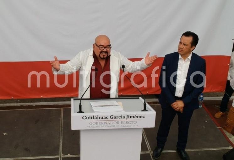  El gobernador electo de Veracruz, Cuitláhuac García Jiménez, presentó en Coatzacoalcos al doctor, Roberto Ramos Alor como quien fugirá como titular de la Secretaría de Salud de Veracruz (SESVER), a partir del 1 de diciembre del presente año. 