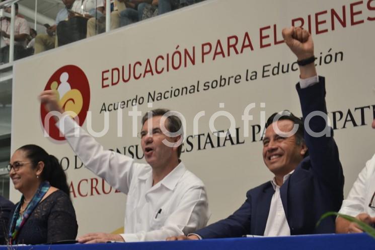  Asiste Cuitláhuac García al Foro de Consulta Estatal Participativa para la transformación de la educación. Llama a los maestros a integrarse a la discusión sobre las nuevas políticas de educación.