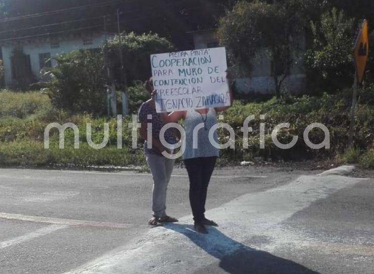 Buscan apoyo para construir muro de contención en kínder de Piedra Pinta.
