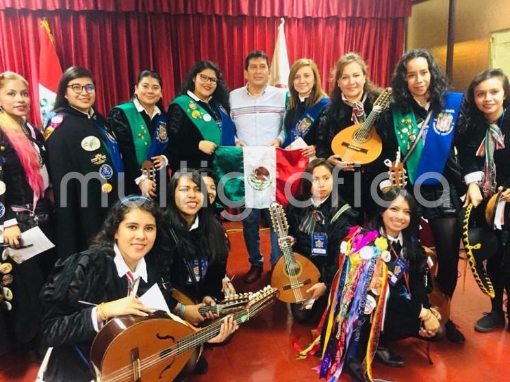 La Tuna Femenil de la Universidad Veracruzana obtuvo 4 de los 7 premios otorgados durante el<em> III Certamen Internacional de Tunas Femeninas, Carmina Vernum 2018</em>, celebrado en Trujillo, Perú este viernes 21 de septiembre. Mejor Pandereta, Tuna Bandera, Mejor Instrumental y la Tuna más Tuna, fueron las categoría en que la agrupación xalapeña triunfó. 