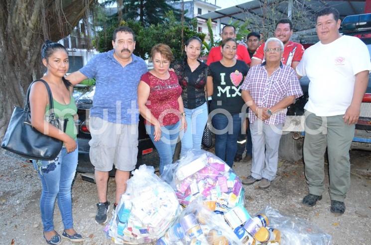 Personal de bomberos oferta fórmulas lácteas a bajo costo y apoyaran con medicamento a quien así lo necesiten.
