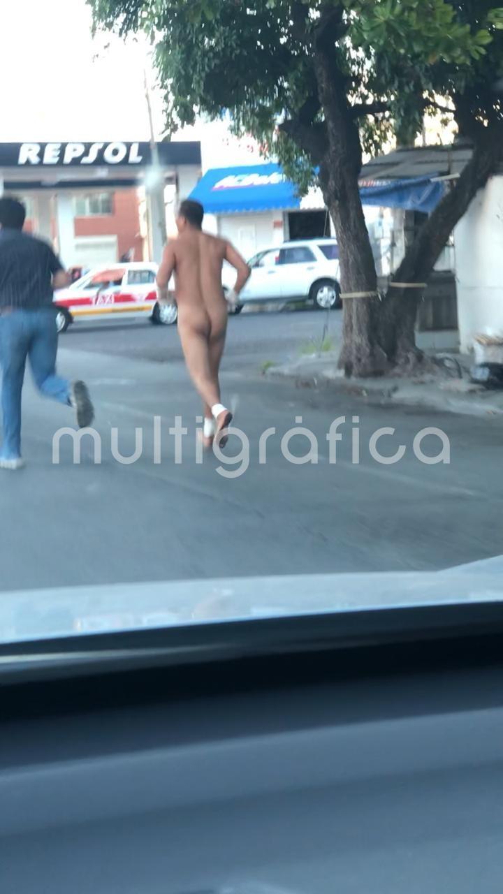 Un hombre que se encontraba internado en el Hospital Regional de alta especialidad de Veracruz, logró escapar y correr completamente desnudo por varias calles hasta que fue asegurado.