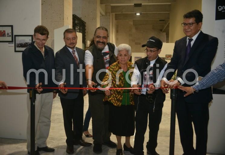 En el Palacio Legislativo fue inaugurada la exposición fotográfica <em>Gráfica Democracias</em>, de nuestro compañero fotorreportero Víctor Fuentes Domíanguez, Vic-man.  