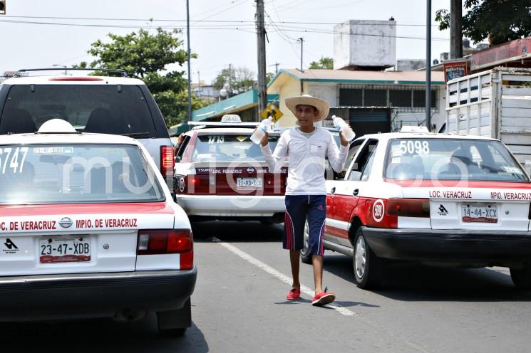 Un evento de Surada con rachas de 45 a 65 km/h puede tener lugar entre esta tarde de martes y la mañana de miércoles 10 de octubre especialmente en las regiones de Orizaba, Los Tuxtlas y entre los municipios de Jesús Carranza- Coatzacoalcos, tal situación propiciará que hoy y mañana se registre ambiente caluroso a muy caluroso en gran parte del estado de Veracruz.