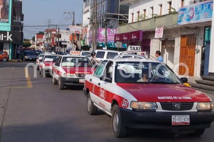 3000 concesionarios de taxi en Tlapacoyan, conformados por AMOTAC, MUVEA, MOCA-VER, CNOP. CTM, CROM, FROSEV-COR, SOPAVER Y CNC se sumarán al paro este jueves.
