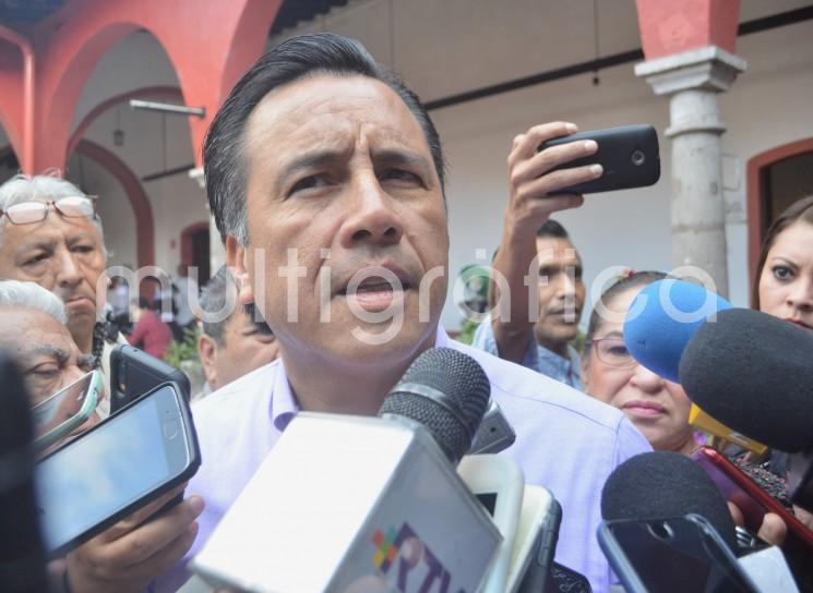 <em>Veracruz requiere de 30 mil millones de pesos, y vamos a pedir que nos ayuden a través de mecanismos para adelantar recursos como son las participaciones federales de la Secretaría de Hacienda y Crédito Público (SHCP), de manera que no se tenga que recurrir a algún préstamo</em>, señaló el gobernador electo Cuitláhuac García.  