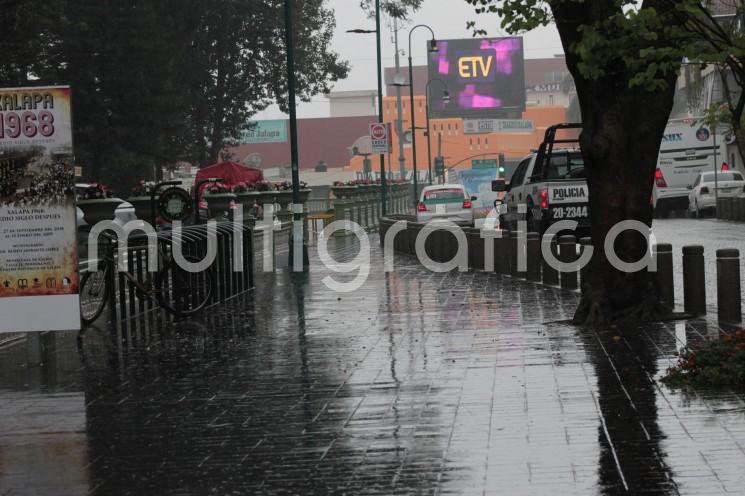 Sigue observándose la probabilidad de tormentas y lluvias fuertes a muy fuertes principalmente sobre las partes medias y bajas de las cuencas del Pánuco al Misantla y frente a la costa norte del estado durante hoy domingo. 