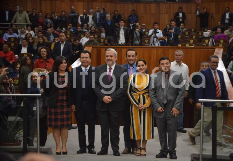 Domingo Bahena Corbalá,quien desde hace 2 años renunciara a su militancia panista y en las pasadas campañas se sumara a las campañas de los candidatos de MORENA, fue electo como nuevo Secretario General de Congreso, con 49 votos a su  favor de los diputados de la LXV Legislatura de Veracruz,