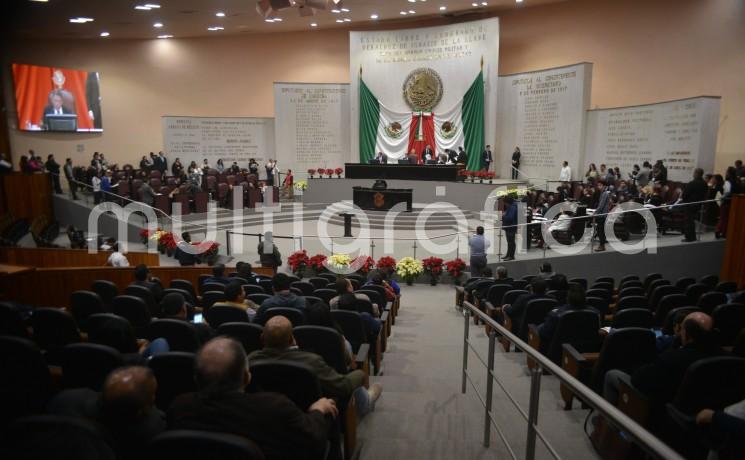 Después de la comparecencia del todavía gobernador MAYL, diputados de MORENA presentaron una iniciativa que les faculte remover al fiscal Winckler si fuera necesario para salvaguardar el interés público y social.  