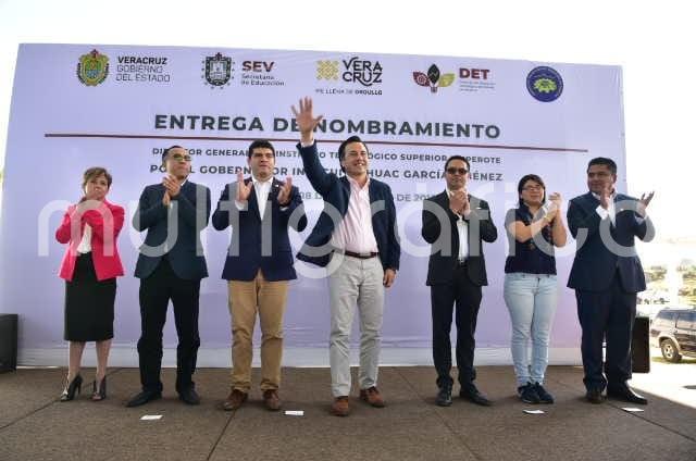 Ante estudiantes de carreras tecnológicas, el gobernador Cuitláhuac García Jiménez afirmó que el acto más revolucionario, hoy en día, de un joven, es estudiar y servir mejor a la sociedad, por lo que este Gobierno respaldará  a estudiantes de nivel superior. 