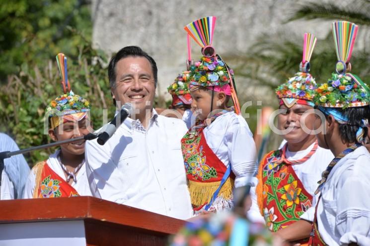 El gobernador Cuitláhuac García Jiménez aseveró que se dará especial impulso a las actividades culturales del estado; sobre todo, a aquellas que se encuentran dentro de las comunidades como cultura viva que defiende el origen de los pueblos veracruzanos.  