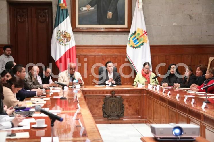 Durante la Sexta Mesa de Trabajo con Colectivos de Familiares de Personas Desaparecidas, el gobernador Cuitláhuac García Jiménez reiteró el compromiso de la administración estatal de dar prioritaria atención a la problemática de las desapariciones forzadas.