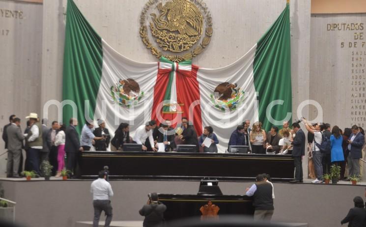 Pese a los intentos de panistas para detener la aprobación de la reforma que faculta al Congreso para remover al Fiscal de Veracruz, la misma fue aprobada con el aval de 132 cabildos municipales veracruzanos. 