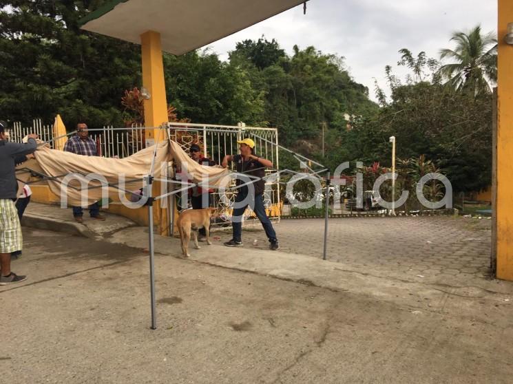 Después de setenta y dos horas, que se llevara a cabo la toma de las instalaciones de las oficinas que el albergan las oficinas de la UIPJ de la FGE por parte de un grupo importante de ciudadanos encabezados por el licenciado Maurilio Córdoba Olarte, éstos, en forma pacífica, se retiraron de dicho lugar.