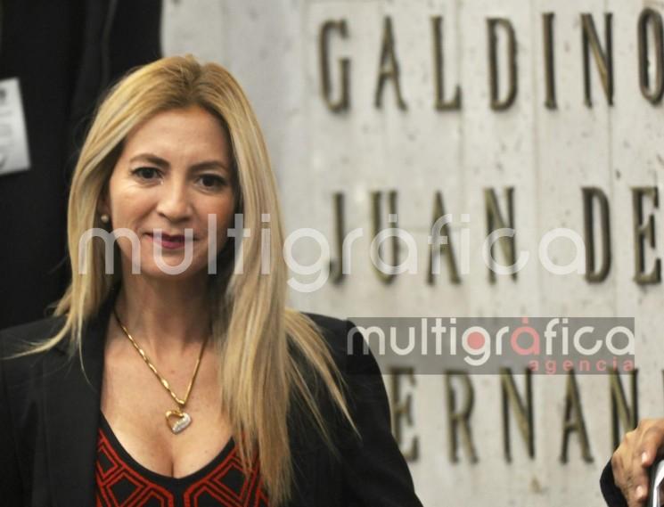 Diputada Ferráez, saliendo de la madriguera luego de algunas tazas de café.  