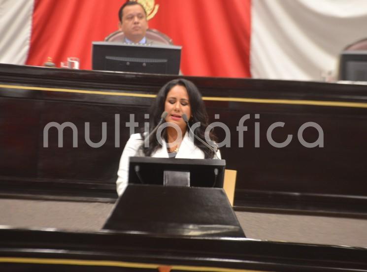 La diputada María Esther López Callejas, del Grupo Legislativo Movimiento de Regeneración Nacional (MORENA), presentó un Anteproyecto con Punto de Acuerdo por el que solicita al Gobierno Federal, revise las concesiones mineras otorgadas para explotar el suelo veracruzano y de encontrar irregularidades, ordene su cancelación.