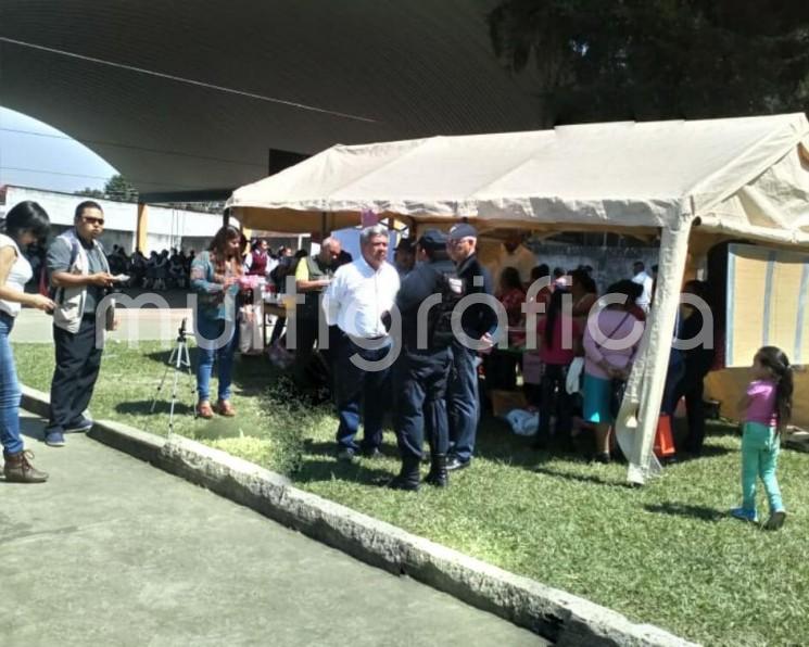 Debido a la tentativa de secuestro de una estudiante la mañana de este viernes, personal de la Secretaría de Seguridad Pública (SSP) se reunió con autoridades municipales, encabezadas por el alcalde Mario Chama, y padres de familia, en el Campo Deportivo de esta cabecera, con la finalidad de discutir temas de prevención del delito.