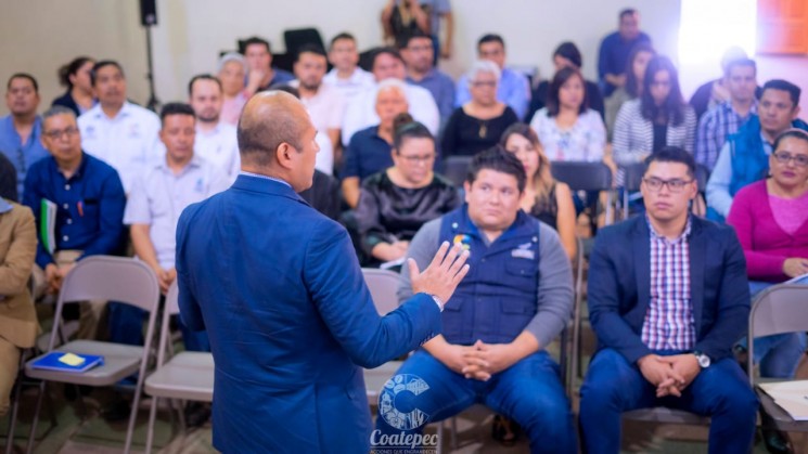 Dentro de las acciones implementadas por el Ayuntamiento de Coatepec en materia de transparencia y rendición de cuentas, este día iniciaron las capacitaciones que impartirá el personal del Instituto Veracruzano de Acceso a la Información (IVAI) a los servidores públicos municipales.