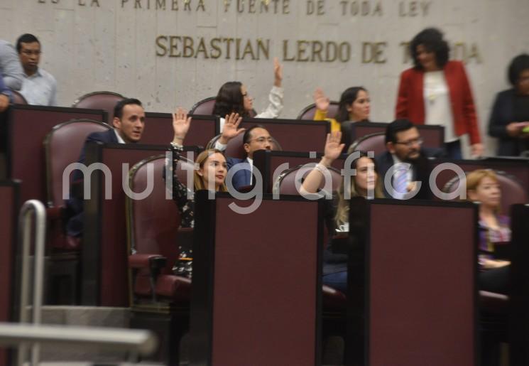 Con hora y media de retraso dio inicio la sesión extraordinaria donde se aprobó con 47 votos a favor el presupuesto  de egresos 2019.