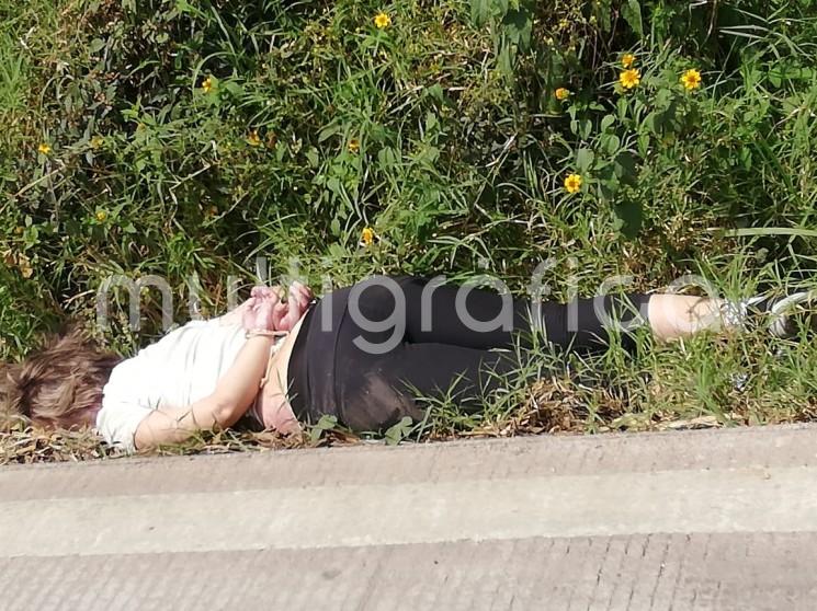 Una joven mujer fue encontrada sin vida, amarrada de pies y manos, cerca del poblado El Chico, en Emiliano Zapata. Sus restos fueron levantados y trasladados al servicio forense donde se esperan sean reclamados. Hasta ahora se desconoce en qué forma le dieron muerte.  