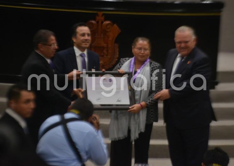 Por el sentido de solidaridad con migrantes que ha mostrado al mundo principios y valores hondamente arraigados en el pueblo mexicano, Norma Romero Vázquez, integrante del grupo Las Patronas de Amatlán de los Reyes, recibió la Medalla Premio Estatal de la Mujer Veracruzana 2019.