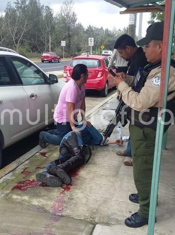 un hombre fue atacado a balazos cuando se encontraba frente al 63avo. Batallón de Infantería del Ejército Mexicano, provocando la movilización de diversos cuerpos de socorro y policiacos. 