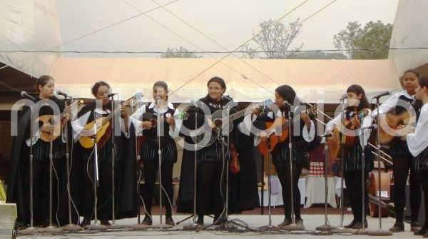 La Tuna Femenil de la Universidad Veracruzana en sus inicios.  TFUV