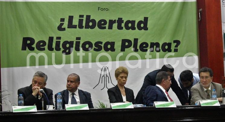 En el auditorio Sebastián Lerdo de Tejada del Congreso de Veracruz, se llevó a cabo el Foro ¿Libertad religiosa plena?, y que tuvo la asistencia de representantes de 92 iglesias evangélicas.