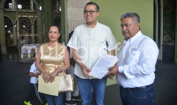 El alcalde de Teocelo, Mario A. Chama Díaz, en compañía de sus homólogos de Coatepec, Enrique  Fernández Peredo, y Cosautlán, Alicia Valdivia Vargas, solicitaron una audiencia con el Gobernador Cuitláhuac García para resolver el problema de la basura en sus respectivos municipios, ya que les fueron clausurados los espacios donde depositaban sus desechos.