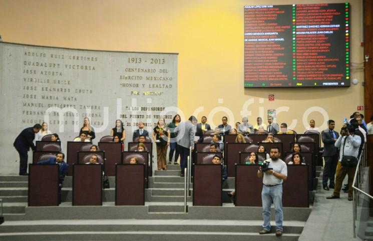 Ante el pleno de la LXV Legislatura fue presentada la Iniciativa de Ley Orgánica de la Universidad Veracruzana, (UV), redactada en el marco de las atribuciones que le confiere, a esa institución educativa, el artículo 34, fracción VII, de la Constitución Política del Estado. 