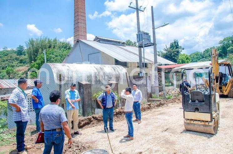 La mañana de este viernes 7 de junio, el alcalde Mario A. Chama Díaz acompañado del Secretario del Ayuntamiento Zimri Abimelech Arellano y la Dirección de Obras Públicas, supervisaron los trabajos en líneas de conducción y habilitación de tanques de almacenamiento en la Planta Potabilizadora del Municipio. 