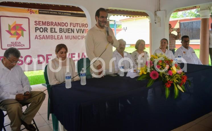 El dirigente nacional del Movimiento Nacional por la Esperanza (MNE), René Bejarano, recorrió varios municipios de la zona  centro del Estado de Veracruz, donde inauguró varias casas de gestión entre estos Paso de Ovejas, Puente Nacional y La Antigua.  