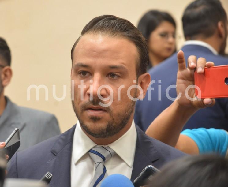 El diputado Juan Manuel de Unánue Abascal, integrante del Grupo Legislativo del Partido Acción Nacional (PAN) del Congreso del Estado, presentó un Anteproyecto de Punto de Acuerdo para exhortar al Poder Ejecutivo del Estado, para que a través de la Secretaría de Finanzas y Planeación, constituya el Instituto Veracruzano de Atención a Migrantes.