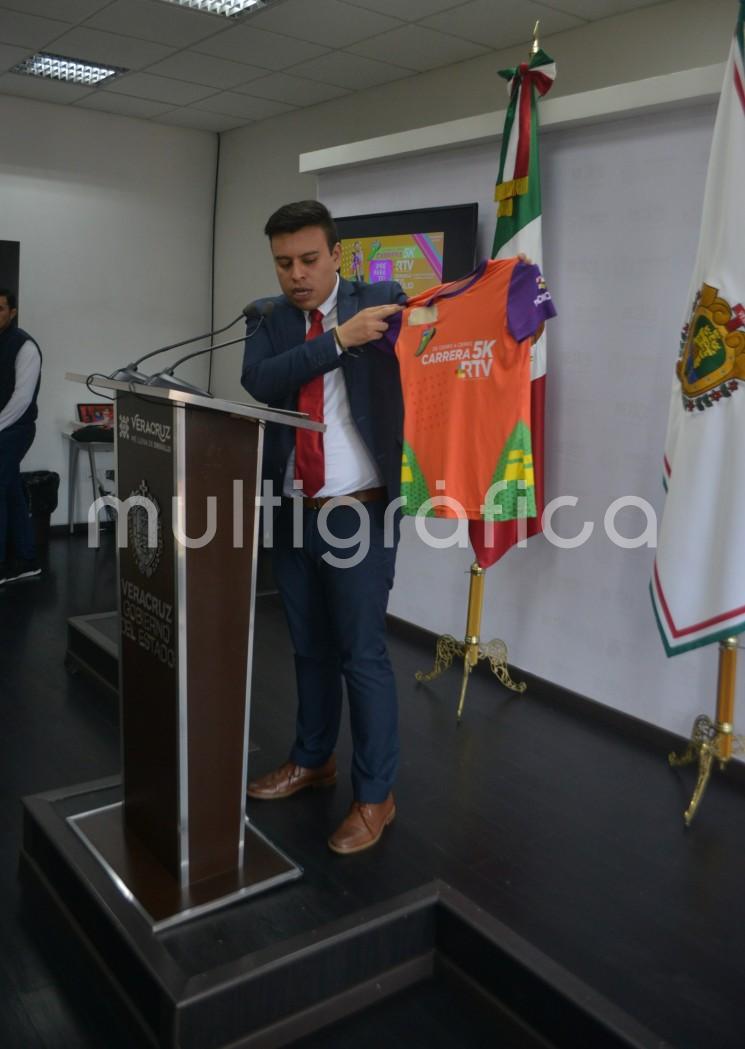 Radiotelevisión de Veracruz (RTV) presentó la carrera <em>De cerro a cerro 5</em> en su tercera edición, que se llevará a cabo este 7 de julio a las 8:00 de la mañana y la cual partirá del cerro de Macuiltépetl para culminar en sus instalaciones del Cerro de la Galaxia.