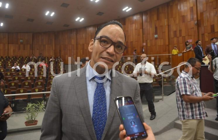 El Grupo legislativo del Partido de Acción Nacional (PAN), en voz del diputado Rodrigo García Escalante  presentó una Iniciativa de decreto con el objeto proporcionar, anualmente, a alumnos inscritos en escuelas públicas de nivel básico en la entidad, dos juegos de uniformes, así como un paquete básico de útiles escolares. Como se hace en la CDMX. 