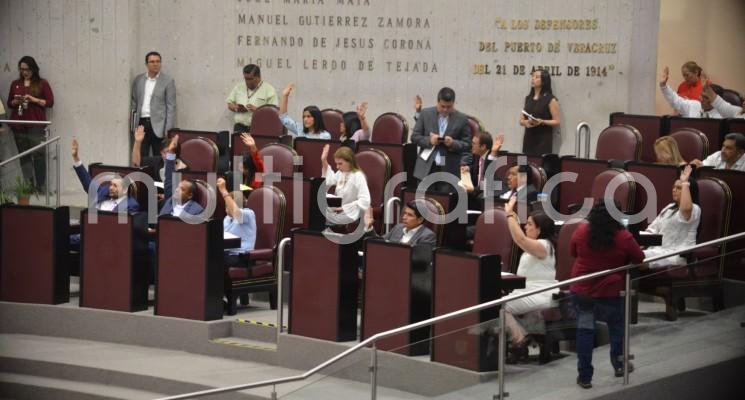 El Pleno de la LXV Legislatura del Estado de Veracruz aprobó la creación del Código de Ética al que deberán sujetarse las y los Servidores Públicos del Poder Legislativo, formulado por la Contraloría Interna de esta Soberanía, mismo que está acorde a los propósitos de los Sistemas Estatal y Nacional Anticorrupción.